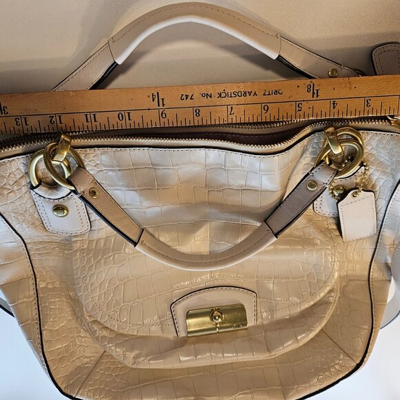 Coach Creme Large Satchel - Picture 12 of 16